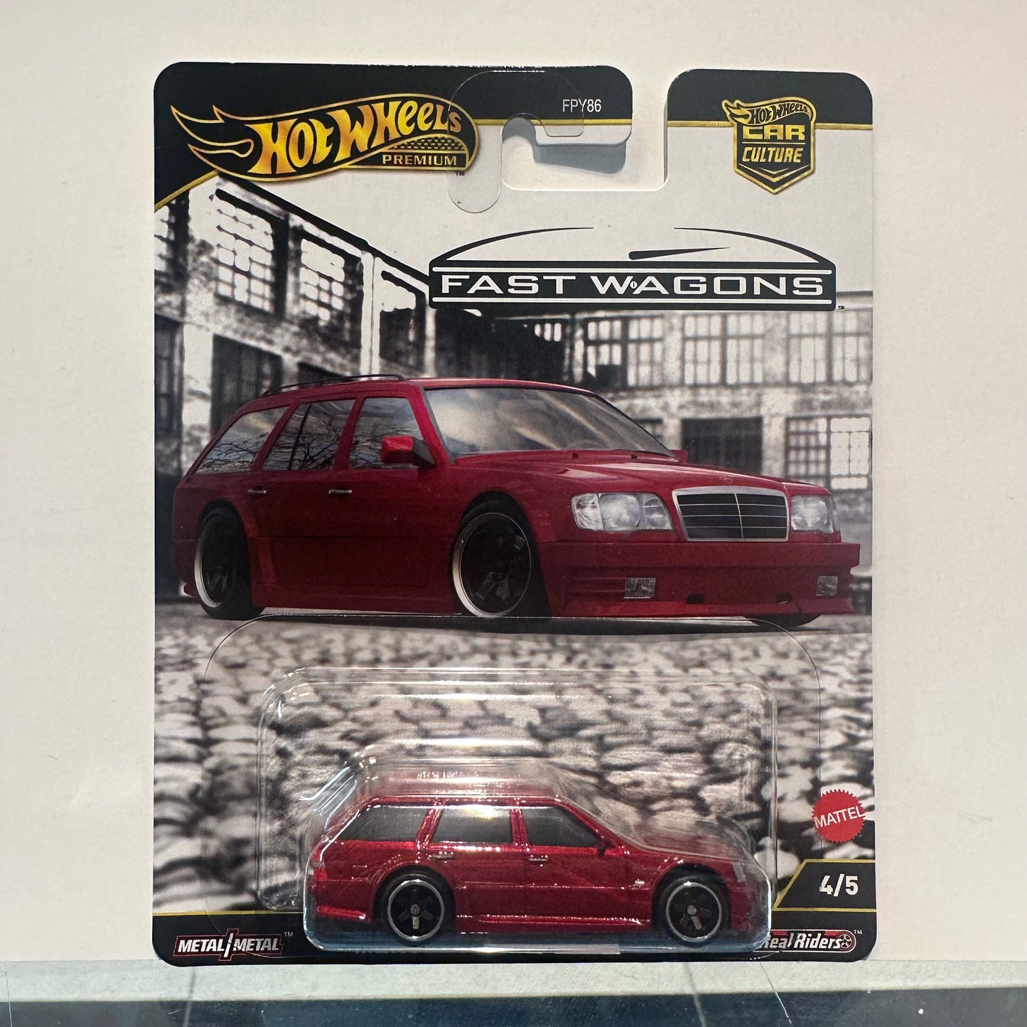 Mercedes-Benz E 36 AMG - Fast Wagons